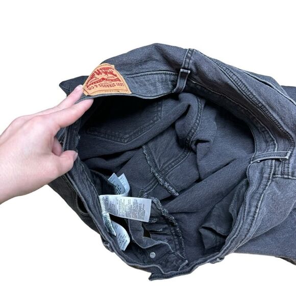 Levi’s Wedgie Straight Fit Jeans Plus Size 18W in Cut and Dry Black Distressed - Picture 16 of 16